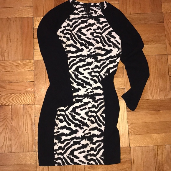 H&M Dresses & Skirts - H&M Print Sweater Dress